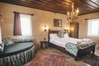 Tale Cave Inn
