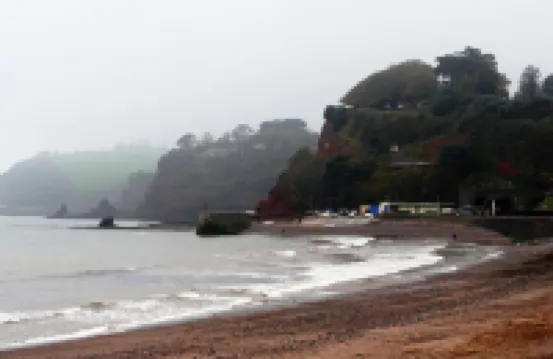 Family 4-Bed Apartment in Dawlish with Sea View