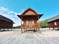 Azana Essence Villa Tabitha Lombok Hotel di Mertak