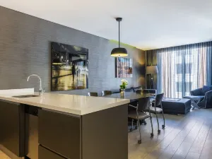 100 Luxury Suites