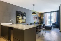 100 Luxury Suites