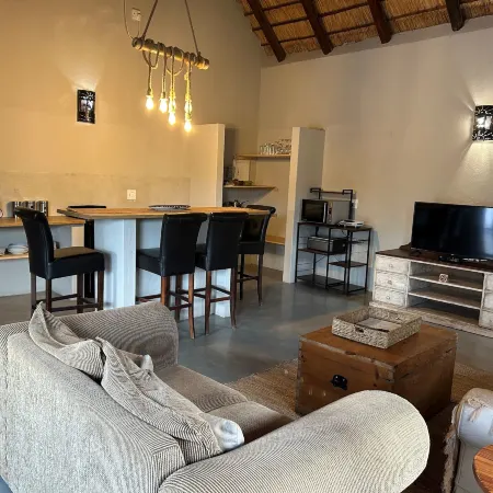 Leadwood Tree Safari Lodge