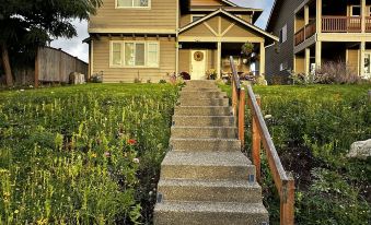 Central Tacoma Homestay with Breakfast Included -Private Room-