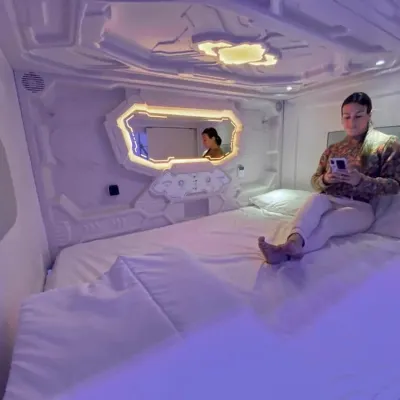Capsule Inn Valencia Hostel Hotels near Sala Girasol