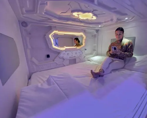 Capsule Inn Valencia Hostel Hoteles cerca de Estación de tren Joaquín Sorolla