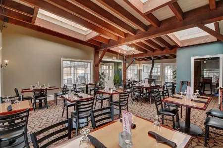 Colonial Motel and Spa Отели в г. Даммерстон