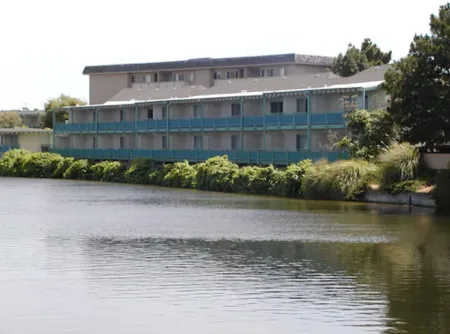 Coral Reef Inn & Condo Suites