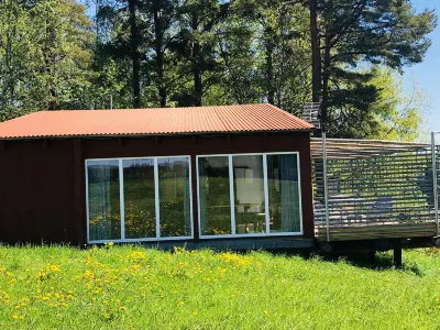 Liljekonvalj Cottage Overlooking the River Sauna فنادق في بلدية أفيستا