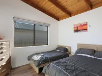 BEAUTIFUL COSY FAMILY HIDEAWAY - FREE WIFI AND FOXTEL - LONG JETTY NOW OPEN! Hotels in Foster