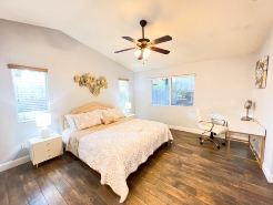 High Ceiling & Amazing backyard & family Kids friendly