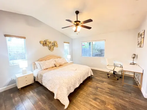 High Ceiling & Amazing backyard & family Kids friendly
