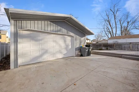 Pet-Friendly Luxury Retreat: Two Bedroom, Two Bathroom Oasis with King Beds.