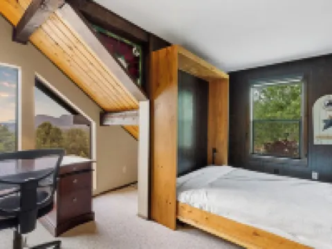 5 Acre Retreat w/ Pickleball, Hot Tub, Mountain Views & Private Theater. Hotels in Payson