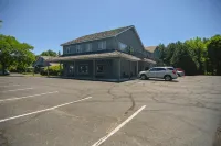 Hilltop Hideaway - 1 Bedroom Condo in Fish Creek Hotels near Chambers Island Lighthouse