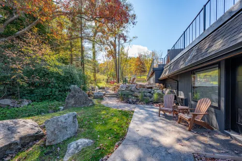 Lakeview Deck and Electric Fireplace - Spacious Charming Escape Hotels in Garrett County