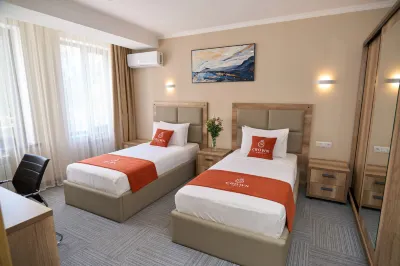 Crown Hotel