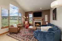Breathtaking Mountain Vistas and Cozy Patio - Spacious Retreat Hotels in Granby