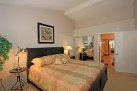 Championship Golf Course and Community Pool - Gorgeous Modern Retreat