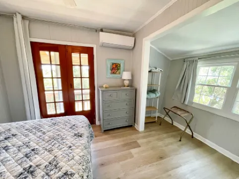 Charming Cottage with Spacious Screened Porch - Unique Coastal Retreat