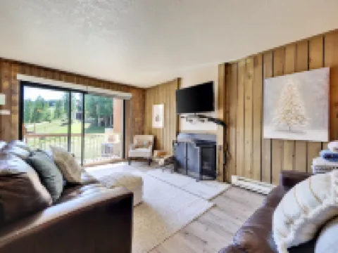 Ski Access and Mountain Biking Trails - Charming Cozy Retreat