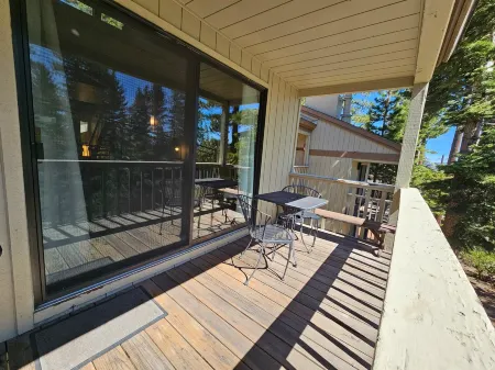 Spacious Layout and Community Amenities - Charming Cozy Retreat Отели в г. Кингс Бич