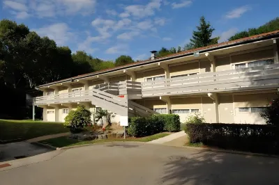 Premiere Classe Lyon Nord - Dardilly Hôtels à proximité de : L'École LDLC