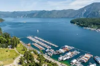 Private Deck and Water Access - Charming Floating Haven Hotels in Kootenai County