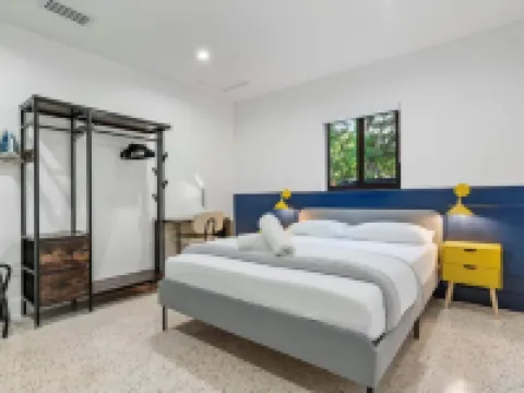 Heated Pool and Chic Studio - Stylish Miami Escape