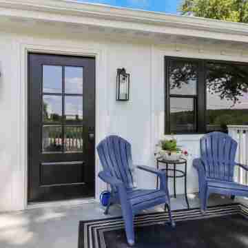 Chef's Kitchen and Entertainment Space - Charming Lake Retreat Hotel Exterior