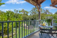 Lush Gardens and Unique Fire Pit - Charming Oasis Retreat