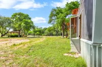 Charming Outdoor Deck and Hill Country Views - Inviting Retreat Hotels in Hays County
