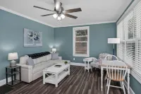 Cozy Duplex with Fast Wifi and in-Unit Laundry - Charming Retreat