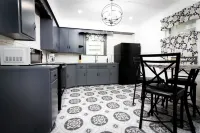 5Br, 1.5 BA Close to Niagara Falls State Park Hotels in Lewiston