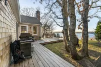 Lagoon Views and Outdoor Oasis - Stunning Family Retreat