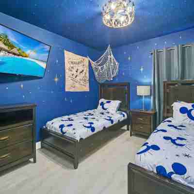 Pet Friendly Pool Home Very Close to Disney! Rooms