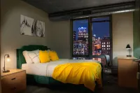 Stylish Apartment with City Skyline Views - Modern Urban Escape