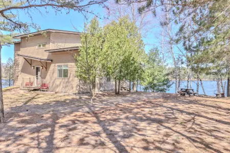 Shoreview Sunset Cottage