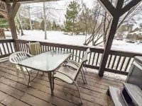 Mountain View and Hot Tub - Cozy Tranquil Retreat