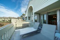 Phenomenal Beachfront Views and Spacious Living - Gorgeous Coastal Retreat