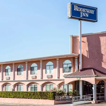 Rodeway Inn Near Melrose Ave Отели рядом с достопримечательностью «Киностудия Paramount»