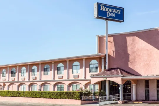 Rodeway Inn Near Melrose Ave Отели рядом с достопримечательностью «Парамаунт пикчерс студио торс»