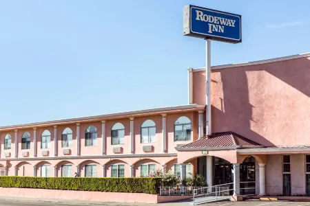 Rodeway Inn Near Melrose Ave Отели рядом с достопримечательностью «Macy's 4th of July Fireworks»