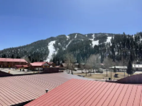 Mountain Views and Cozy Outdoor Spaces - Charming Cabin Retreat