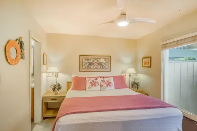 Manualoha #302 condo w/ lanai, W/D & shared pool - walk to the beach, near golf