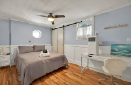 Walk to Park and Restaurants. Deepwater.  Updated Hgtv Home.Linens Included