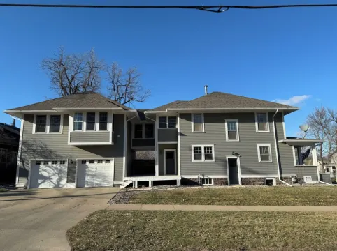 Cozy and accomodating designer home near downtown and McKennan Park - sleeps 10+