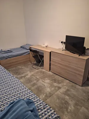 Private cosy room in a modern suburban penthouse 鄰近馬耳他國際機場的酒店