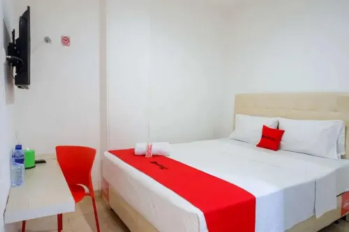 RedDoorz Near Mall Ratu Indah 3 Hôtels à : Mariso