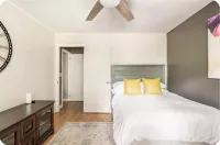 Cozy Gem: Stay at CoupeDe Huntersville Your 4bd 2.5baHome Away From Home