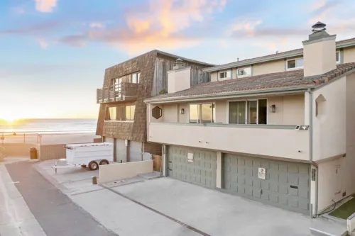 Oceanview Balcony and Luxury Amenities - Elegant Coastal Haven